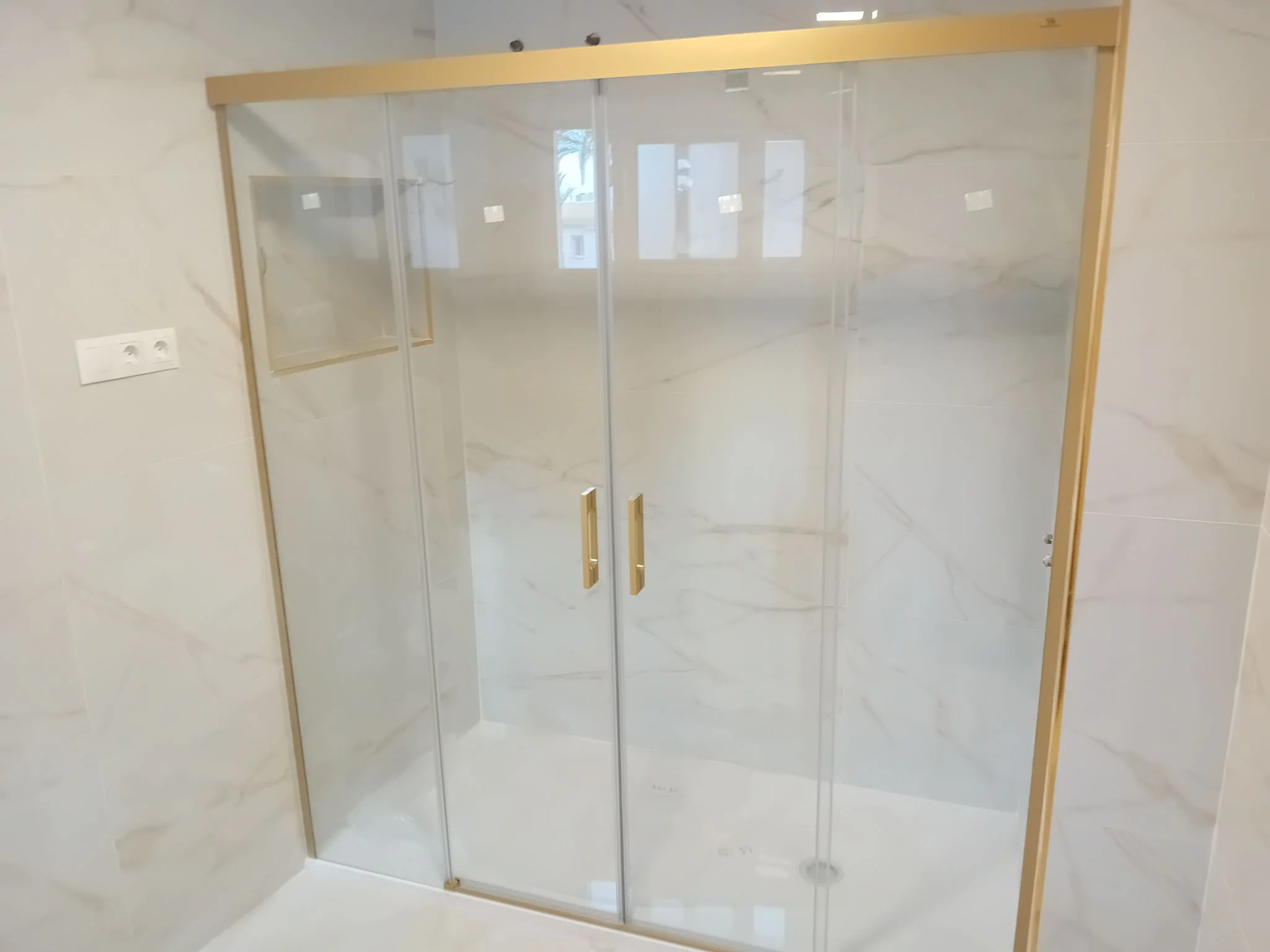Mamparas de baño en Málaga, Aluvasa