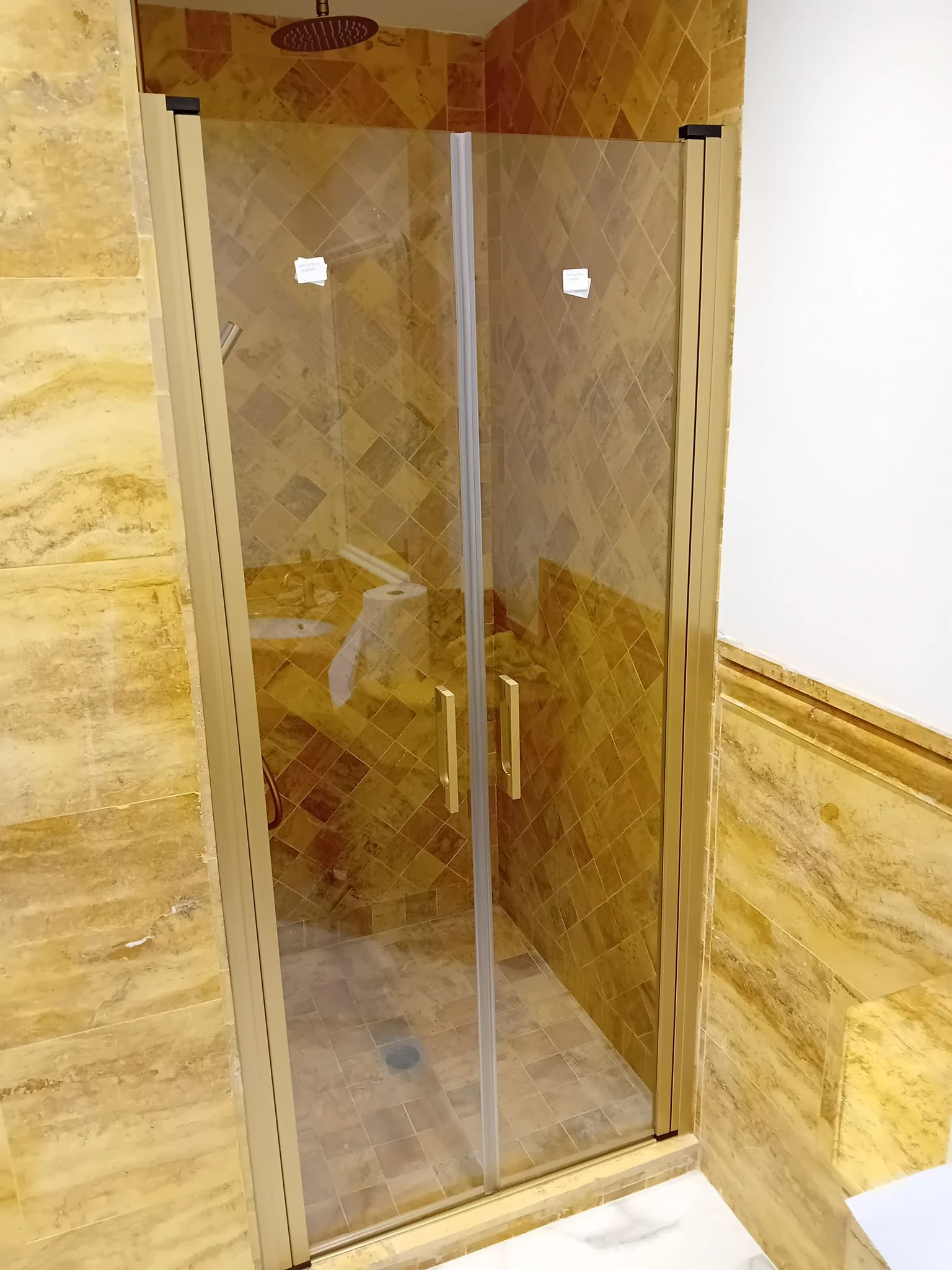 Mamparas de baño, trabajo de Aluvasa en Málaga