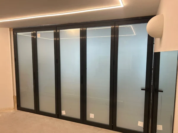 Cerramiento plegable 6 hojas, local comercial